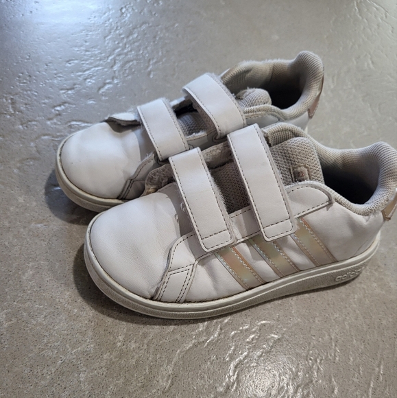 Adidas Grand Court Low White Iridescent Size 10 Kids Double Hook&Loop Strap - Picture 1 of 6